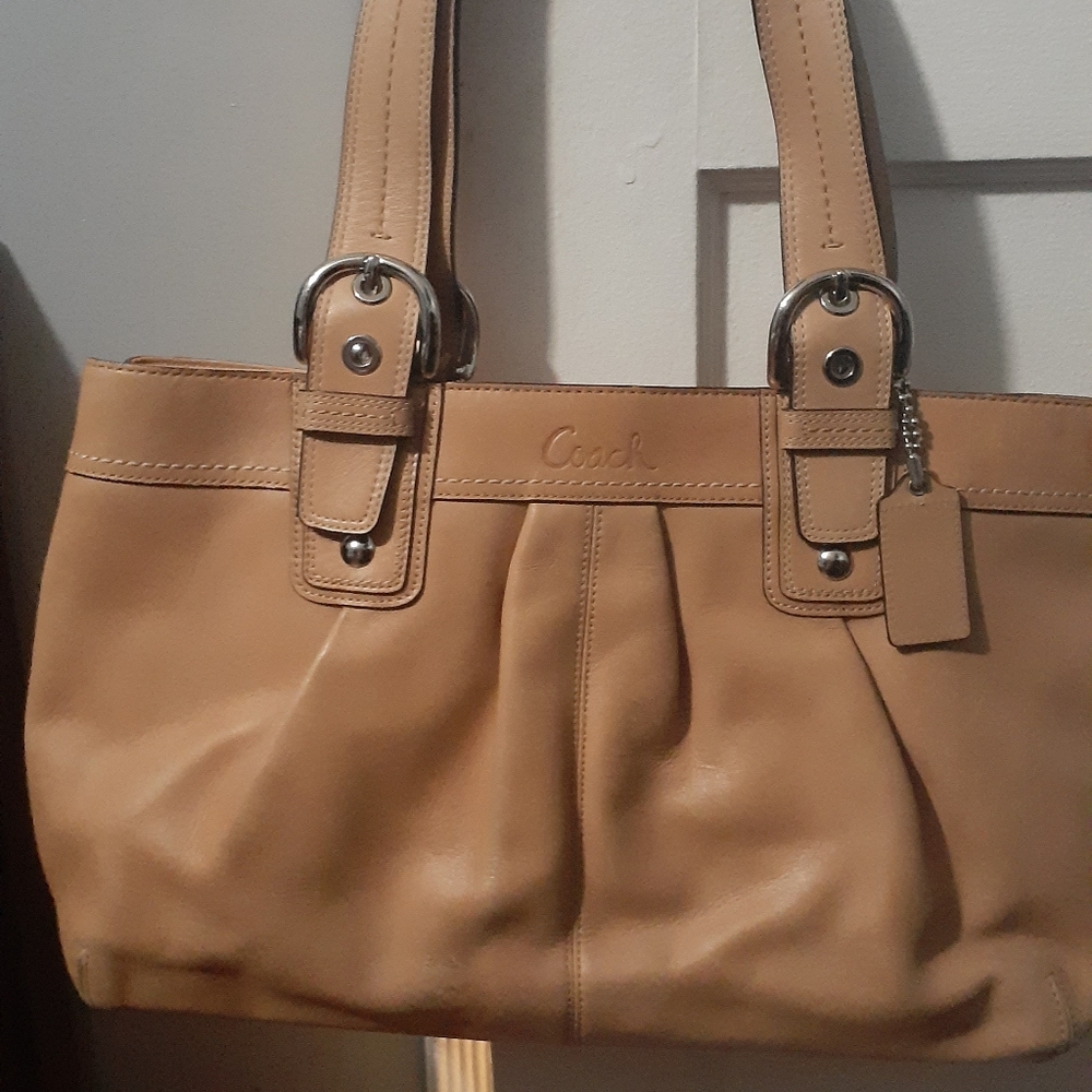 Medium purse
